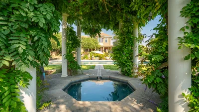 Pool 10